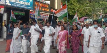 നെന്മാറയിൽ കോൺഗ്രസ് കരിദിനവും പ്രതിഷേധ പ്രകടനവും നടത്തി