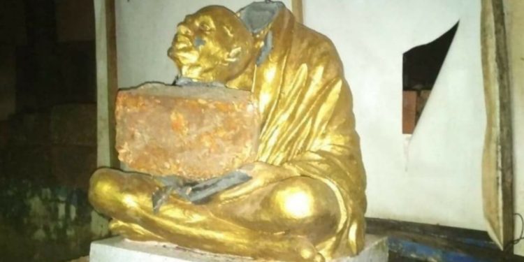 ഗാന്ധി പ്രതിമ തകർത്തവർക്കെതിരെ നടപടി വേണം