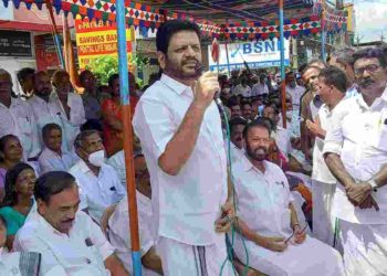 നരേന്ദ്ര മോദിയെപ്പോലെ മതേതര വിരുദ്ധ വൃക്ത്തിയെ വേറെകാണാനാവില്ല.