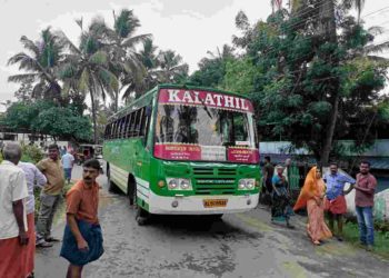ബസ്സും ഇരുചക വാഹനവും കൂട്ടിയിടിച്ചു യുവാവു് മരിച്ചു.