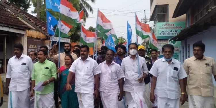 രാഹുൽഗാന്ധിയുടെ കൽപ്പറ്റ ഓഫീസ് എസ്.എഫ്.ഐ പ്രവർത്തകർ തകർത്തതിൽ പ്രതിഷേധിച്ചു