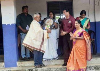 ആദരിച്ചു