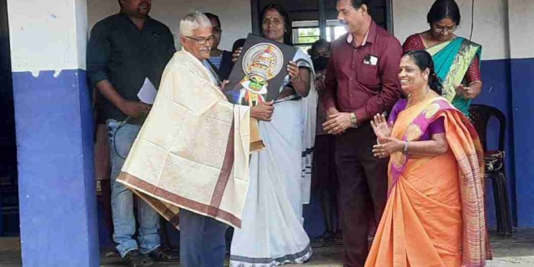 ആദരിച്ചു