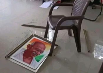 മുഖം രക്ഷിക്കാന്‍ സി പി എം; നിലപാട് കടുപ്പിച്ച് കോണ്‍ഗ്രസ് കുറ്റം ഏറ്റുപറഞ്ഞ് എസ് എഫ് ഐ