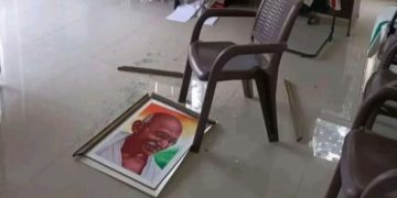 മുഖം രക്ഷിക്കാന്‍ സി പി എം; നിലപാട് കടുപ്പിച്ച് കോണ്‍ഗ്രസ് കുറ്റം ഏറ്റുപറഞ്ഞ് എസ് എഫ് ഐ