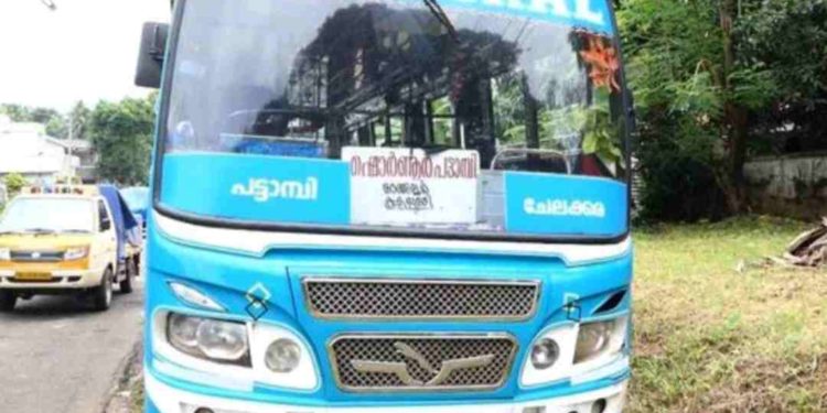 പട്ടാമ്പിയിൽ ബസും സ്കൂട്ടറും കൂട്ടിയിടിച്ച് യുവാവ്