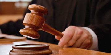 മുത്തലാഖ് ചൊല്ലിയ യുവതിക്ക്  സ്വര്‍ണം തിരിച്ചുനല്‍കാന്‍ കോടതി വിധി.