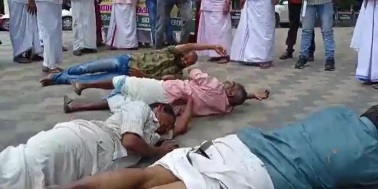 നഗരസഭ ബസ് സ്റ്റാൻഡ് ഉടൻ നിർമ്മിക്കാൻ’ ശയന പ്രദക്ഷിണം നടത്തി