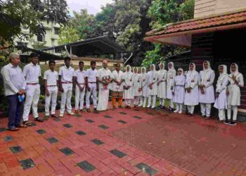 ഡോക്ടേഴ്സ് ദിനത്തിൽ മണ്ണാർക്കാട്ടെ ജനകീയ ഡോക്ടറെ ആദരിച് ഇർഷാദ് സ്കൂൾ വിദ്യാർത്ഥികൾ