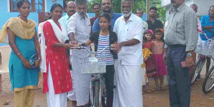 സൈക്കിൾ വിതരണം നടത്തി