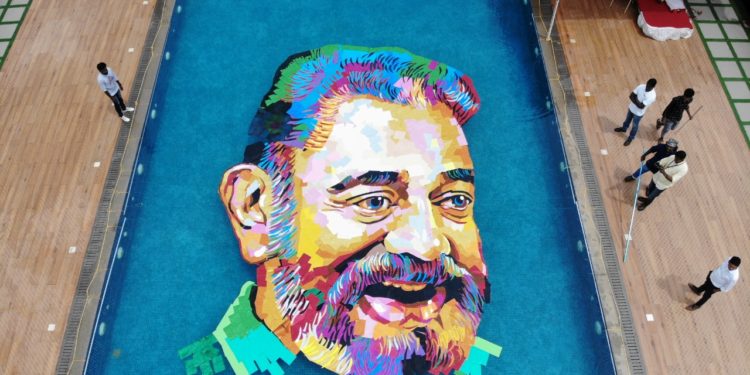 വെള്ളത്തിന് മുകളിൽ അൻപതടി വലുപ്പമുള്ള കമലഹാസൻ ചിത്രം