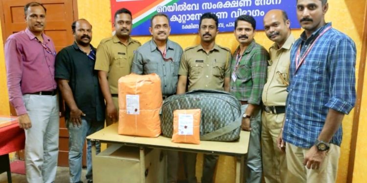 ഷാലിമാർ എക്സ്പ്രസ്സ്‌ ൽ നിന്ന് 10.250 കിലോ. കഞ്ചാവ് പിടികൂടി