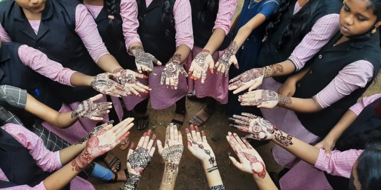 കേരളശ്ശേരി ഹൈസ്‌കൂളിൽ മെഹന്തി മത്സരം സംഘടിപ്പിച്ചു