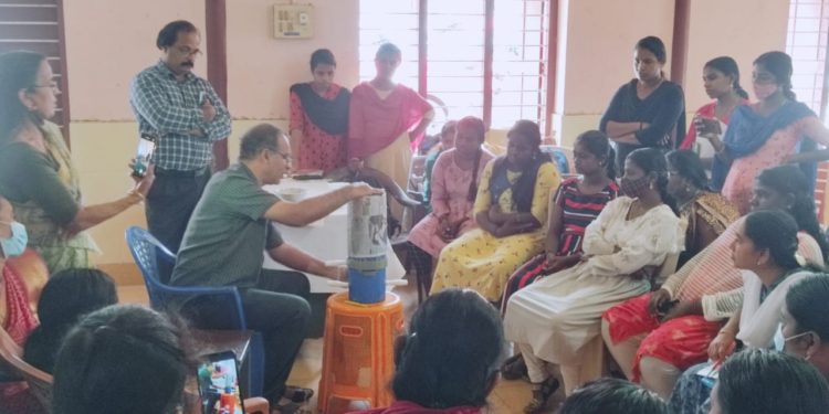 പ്ലാസ്റ്റിക്ക് ക്യാരിബാഗിന്റെ നിരോധനം നടപ്പിലാക്കുമ്പോൾ പകരം പേപ്പർ ബാഗ് ആവശ്യത്തിന് ലഭ്യമാക്കണം