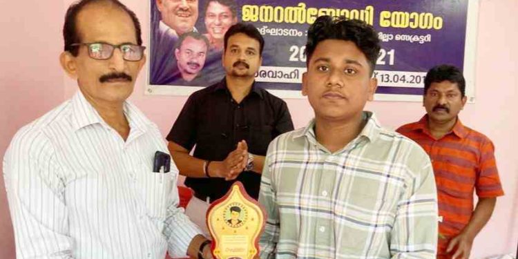 വിദ്യാർത്ഥികളെ ആദരിച്ചു.