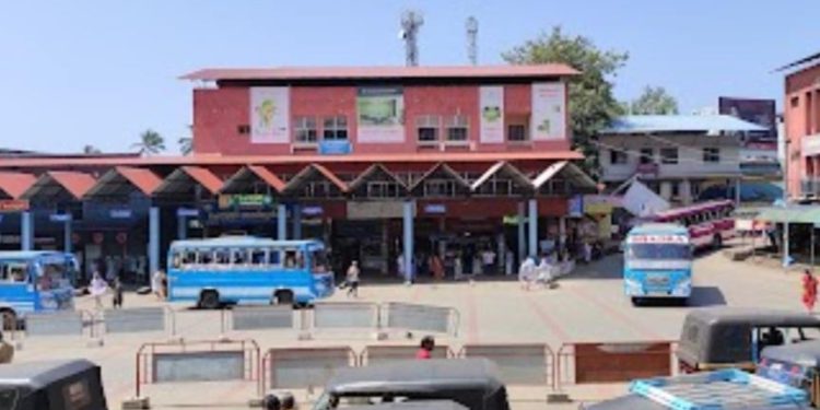 ഒറ്റപ്പാലം ബസ്‍സ്റ്റാൻഡ് കെട്ടിടത്തിൽ കുടിവെള്ളം മുടങ്ങിയിട്ട് ഒന്നരമാസം.