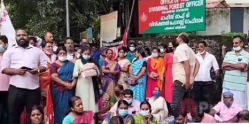 എന്തിനാണ്  നടക്കാനിറങ്ങിയതെന്ന്  ഡിഎഫ്‌ഒ: പ്രതിഷേധം ശക്തം, ജനം ഡിഎഫ്‌ഒ ഓഫീസ് ഉപരോധിക്കുന്നു