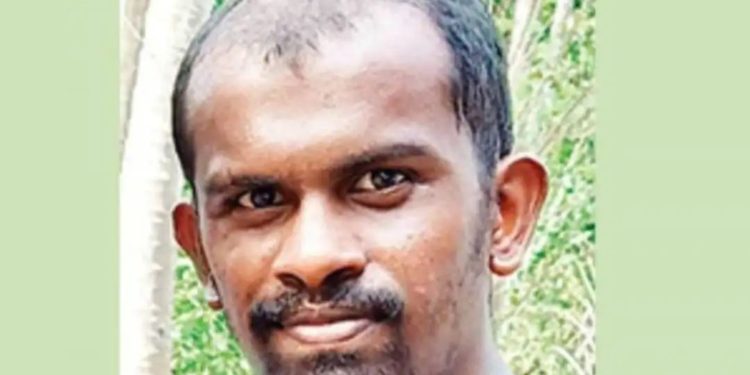 തേങ്ങയിടുന്നതിനിടെ തോട്ടി വൈദ്യുതി ലൈനില്‍ തട്ടി കബഡിതാരം ഷോക്കേറ്റ് മരിച്ചു.