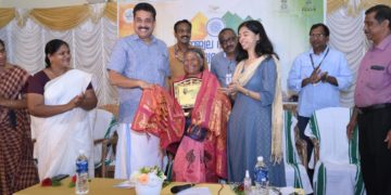നഞ്ചമ്മയ്ക്ക് ജില്ലാഭരണകൂടത്തിന്റെ ആദരം
