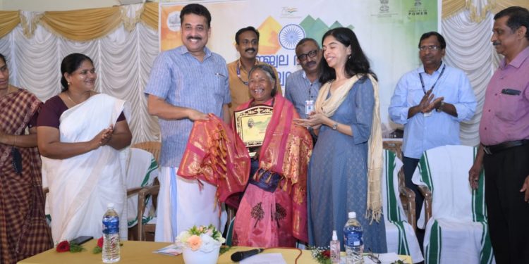 നഞ്ചമ്മയ്ക്ക് ജില്ലാഭരണകൂടത്തിന്റെ ആദരം