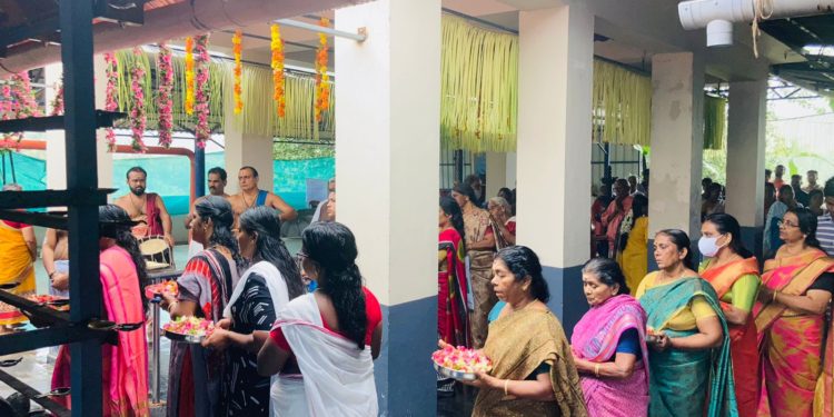 അഷ്ടദ്രവ്യ മഹാഗണപതി ഹോമവും പുഷ്പാഭിഷേകവും