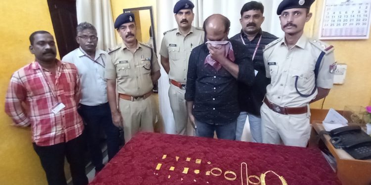 രേഖകളില്ലാതെ കടത്തിയ സ്വർണ്ണാഭരണങ്ങൾ പിടികൂടി