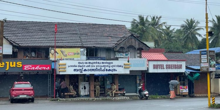 ഒട്ടൻഛത്രം പദ്ധതിക്കെതിരെ  ഹർത്താൽ പൂർണം