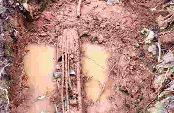 ജല അതോറിറ്റിയുടെ പൈപ്പ് ലൈൻ തകർത്ത നിലയിൽ