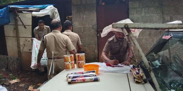 വ്യാജഹാൻസ് നിർമ്മാണ യൂണിറ്റ് പിടികൂടി.