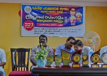 വിദ്യാർഥികളെ അനുമോദിച്ചു.