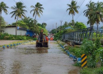 വാളയാർ ഡാമിന്റെ ഷട്ടറുകൾ ഉയർത്തി : നിലംപതി പാലം വെള്ളത്തിൽ മുങ്ങി