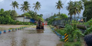 വാളയാർ ഡാമിന്റെ ഷട്ടറുകൾ ഉയർത്തി : നിലംപതി പാലം വെള്ളത്തിൽ മുങ്ങി