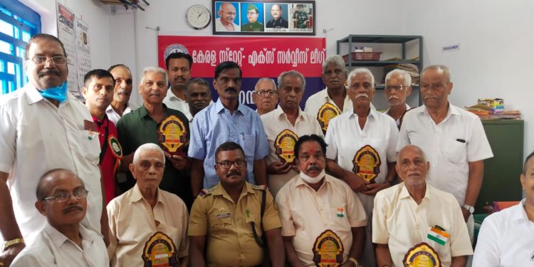 നന്മ ഫൗണ്ടേഷൻ വിമുക്തഭടൻമാരെ  ആദരിച്ചു.