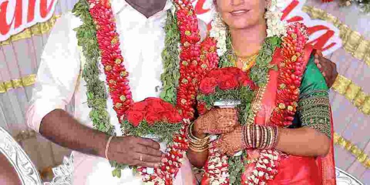 വിവാഹിതരായി