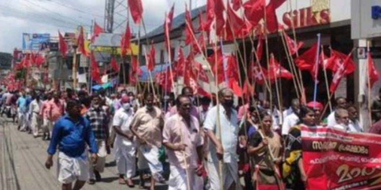 കർഷകത്തൊഴിലാളികൾ ഹെഡ് പോസ്റ്റ് ഓഫീസിലേക്ക് മാർച്ച് നടത്തി