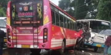 തച്ചമ്ബാറയിൽ ബസ്സുകൾ കൂട്ടിയിട്ടിച്ച് അപകടം