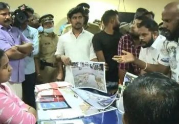 റോഡിലെ കുഴികൾ : നഗരസഭ ചെയര്‍പേഴ്സനെ ഉപരോധിച്ചു.