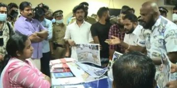 റോഡിലെ കുഴികൾ : നഗരസഭ ചെയര്‍പേഴ്സനെ ഉപരോധിച്ചു.