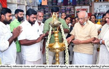 ഖാദി ഓണം മേളയുടെ റിബേറ്റ് ഉത്ഘാടനം മന്ത്രി കെ കൃഷ്ണൻകുട്ടി നിർവഹിച്ചു.