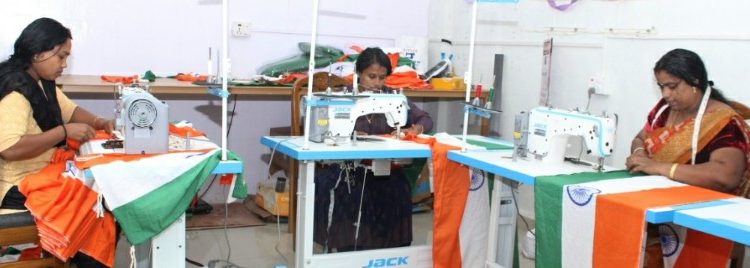 കുടുംബശ്രീ  നിര്‍മിക്കുന്നത് രണ്ട് ലക്ഷം ത്രിവര്‍ണ പതാകകൾ