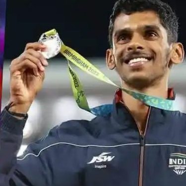 ശ്രീയുടെ  മെഡൽ നേട്ടം പടക്കം പൊട്ടിച്ചും മധുരം വിതരണം ചെയ്‌തു മാണ് യാക്കരയിൽ ആഘോഷിച്ചത്