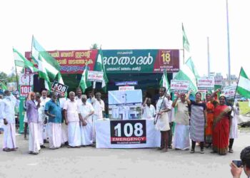 നഗരസഭയിലേക്ക്പ്രതീകാത്മക തീവ്രപരിചരണയാത്ര നടത്തി