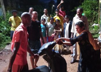 അനധികൃത ഹംബ്‌ അപകടം വരുത്തുന്നതായി പരാതി. രാത്രിയിൽ തന്നെ നാട്ടുകാർ പ്രതിഷേധിച്ചു.