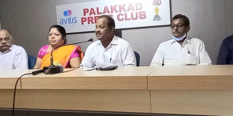 സൈനീകരേയും പൂർവ്വ സൈനീകരേയും സർക്കാർ അവഗണിക്കുന്നെന്ന്.