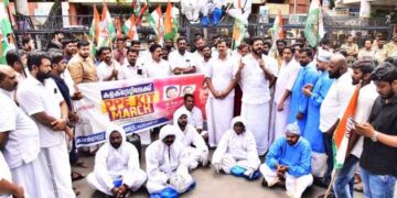 യൂത്ത്കോൺഗ്രസ്സ്  പിപിഇ കിറ്റ് മാർച്ച്‌ നടത്തി