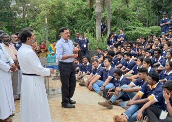 വിനോദ സഞ്ചാരികൾക്ക് പ്രകൃതിസംരക്ഷണ ബോധവൽക്കരണ ക്ലാസ് നടത്തി.