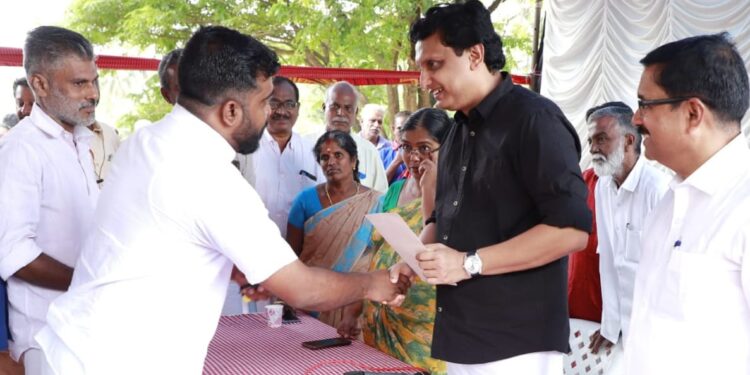 പൊതുമരാമത്ത് വകുപ്പ് മന്ത്രിക്ക് നിവേദനം നൽകി