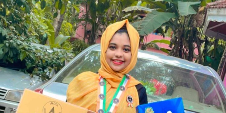 ചിത്ര രചനയിൽ വേഗത കൊണ്ട്  ഇന്ത്യ ബുക്ക്‌ ഓഫ് റെക്കോർഡ്സിൽ ഇടം നേടി ഫാത്തിമ