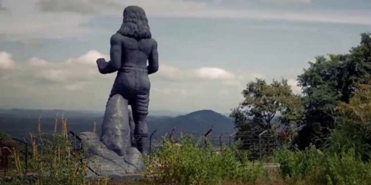 നാറാണത്ത് ഭ്രാന്തന്റെ സ്മരണകളുണർത്തി  രായിരനെല്ലൂർ മലകയറ്റം നാളെ