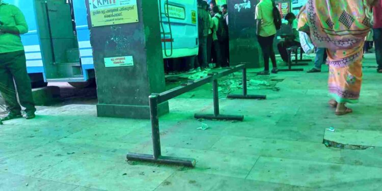 സ്റ്റാൻഡിൽ സീറ്റില്ല